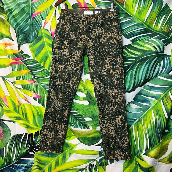 Anthropologie Hei Hei 26 Green Tan Sylvan Camo Floral Print Spring Ankle Pants - Picture 1 of 12
